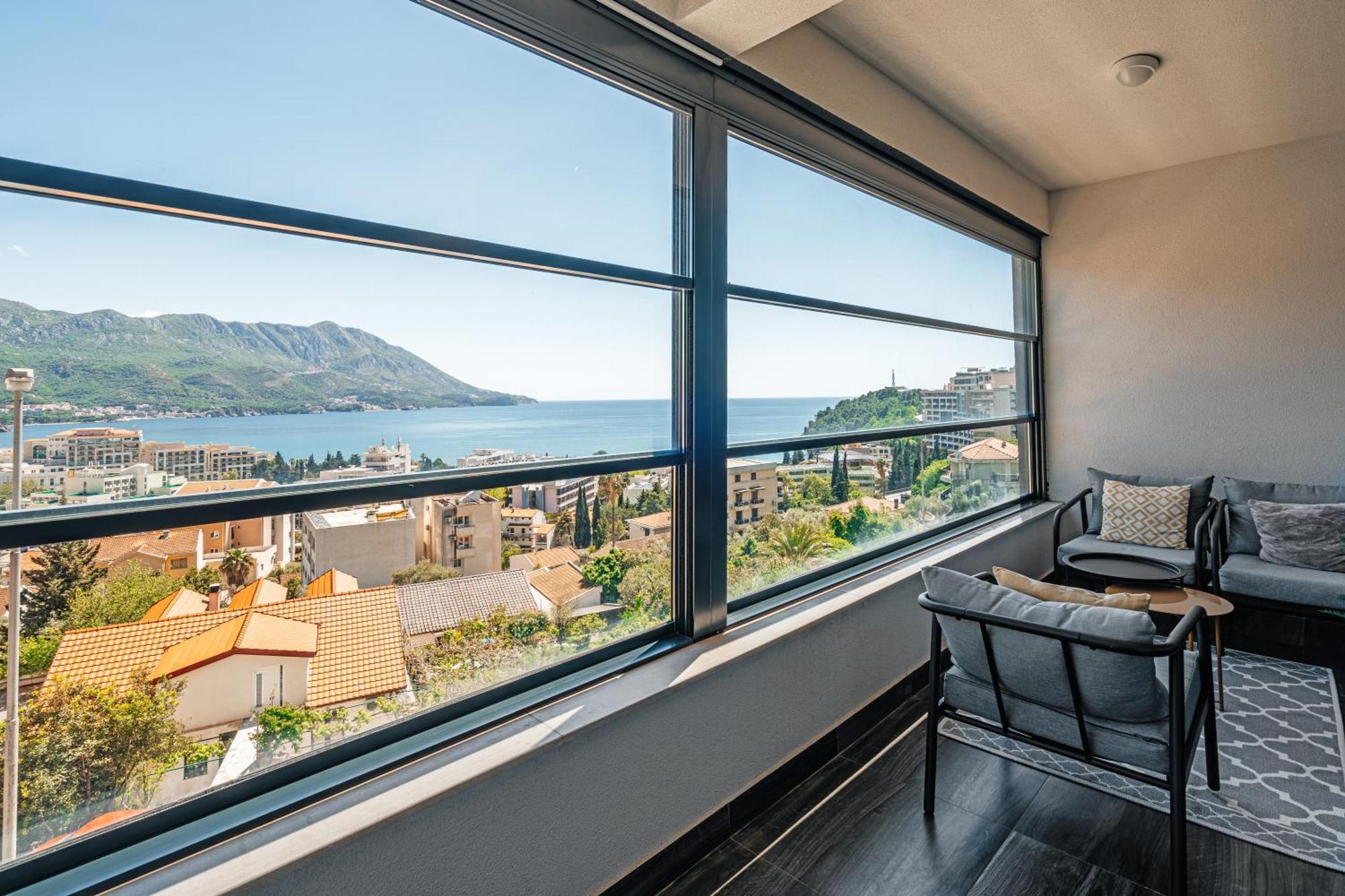 Gate By In Appartement Budva