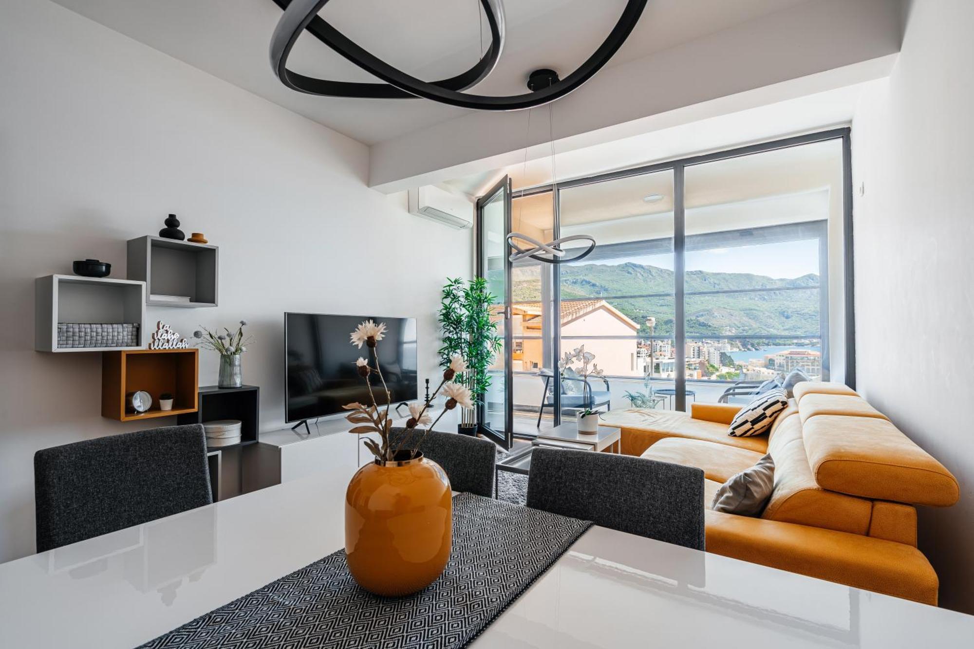 Apartment Gate By In Budva