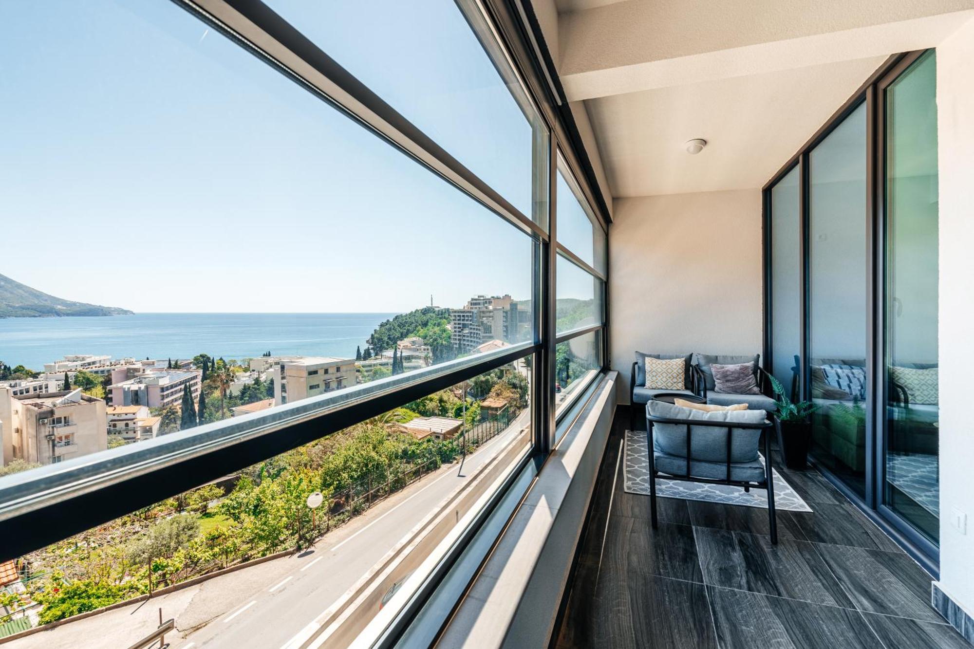 Gate By In Appartement Budva