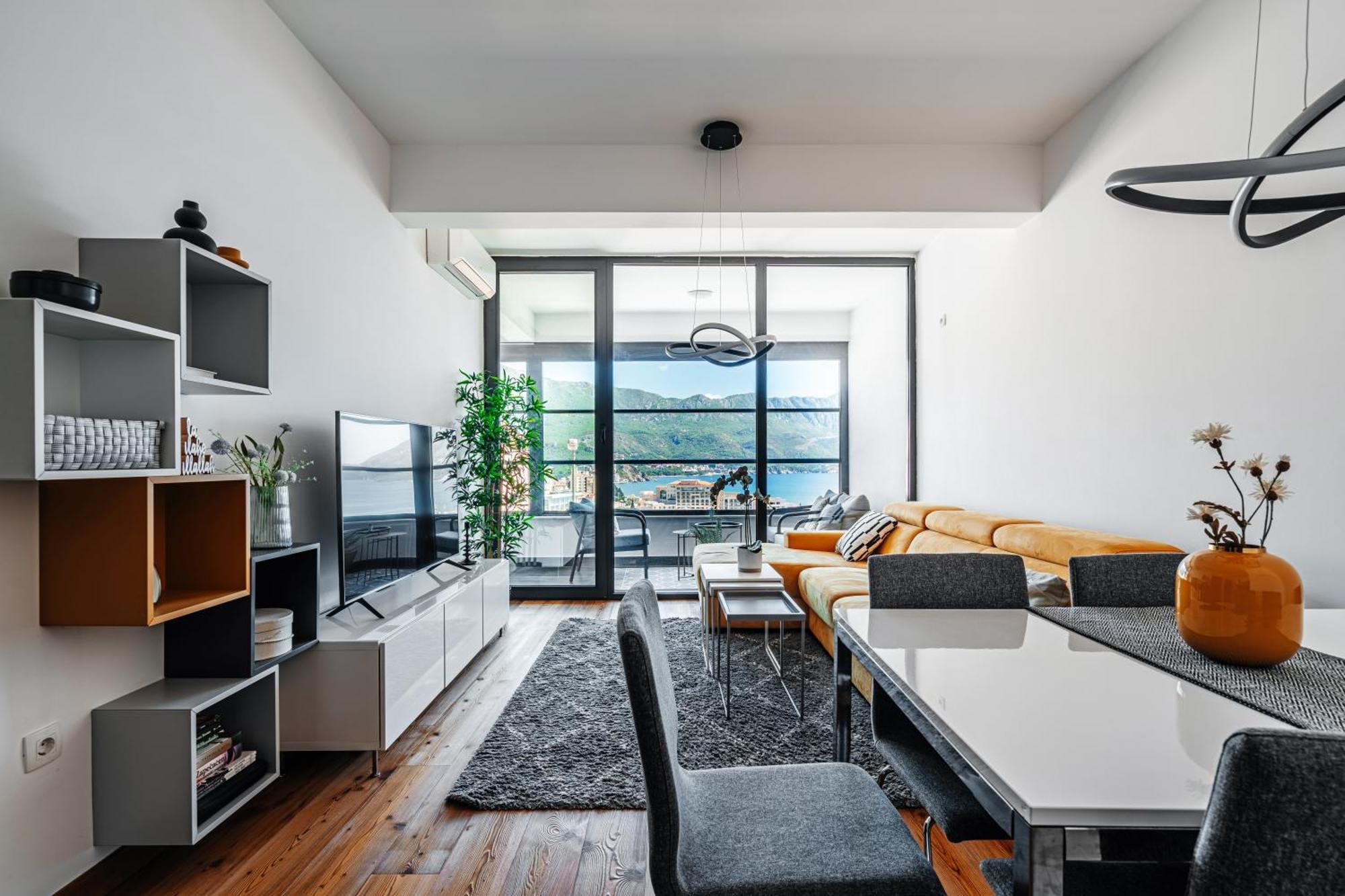 Apartment Gate By In Budva