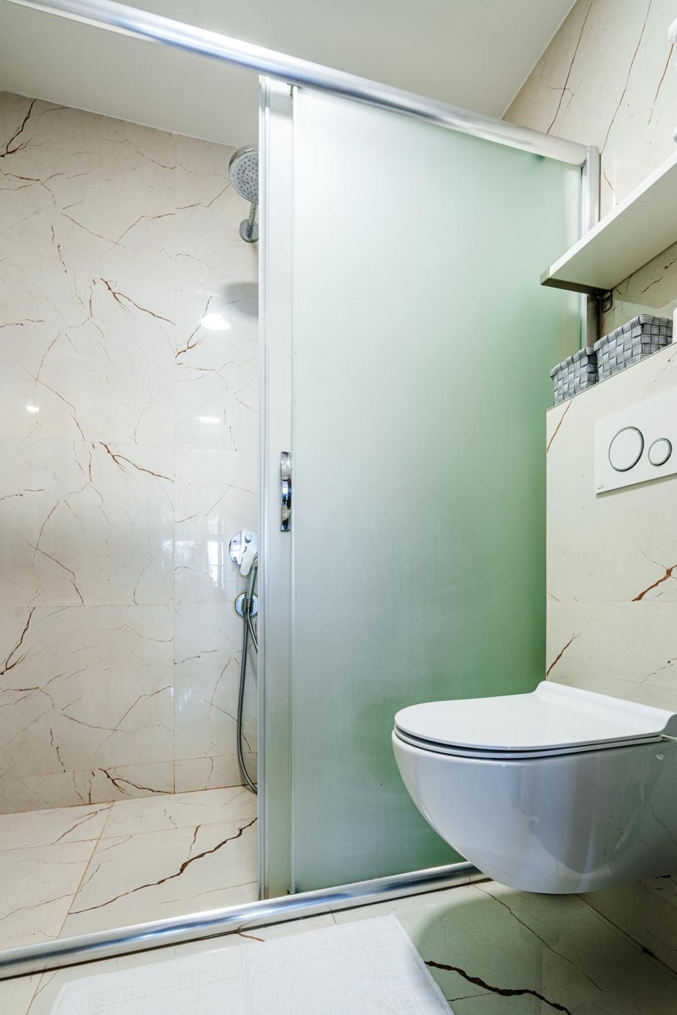 Gate By In Appartement Budva
